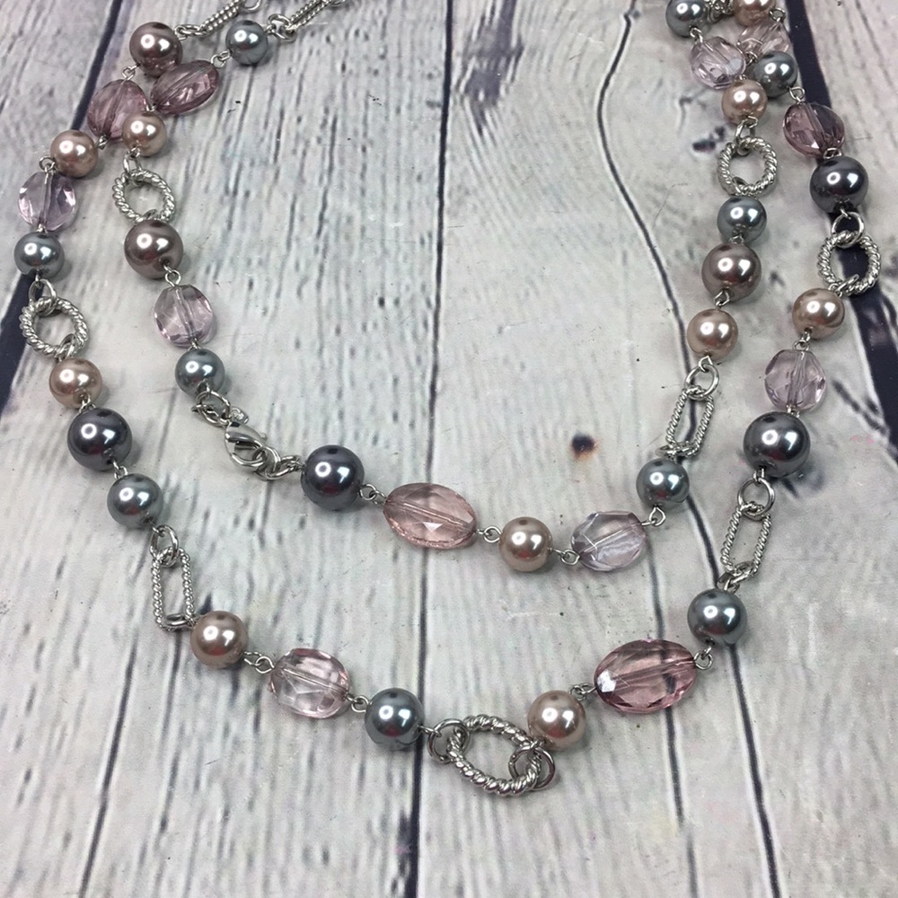 Elegant Pink and Silver Beaded Necklace - Picture 3 of 11